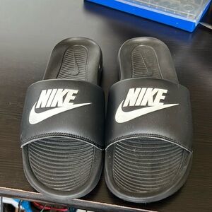 Men’s Size 8 Nike Slides